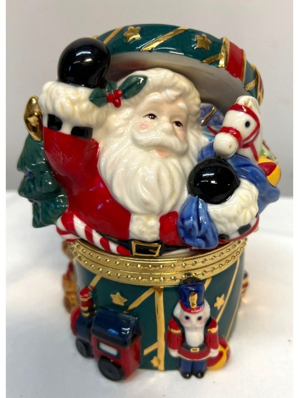 Santa-Themed Porcelain Decorative Box With Lid & Festive Holiday Design By Tradi
